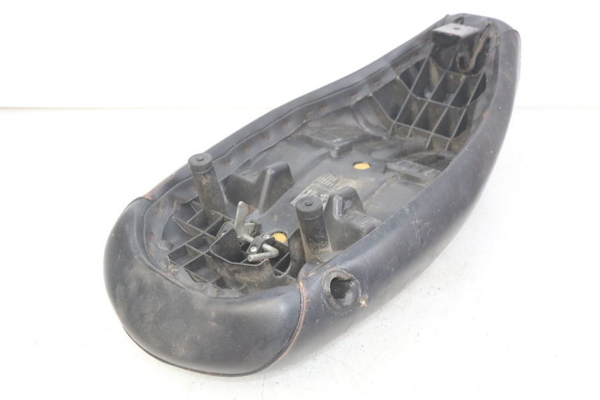 photo de SELLE PEUGEOT LUDIX 50 (2005 - 2007) - État de surface