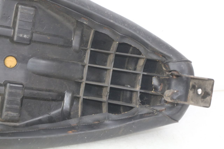 photo de SELLE PEUGEOT LUDIX 50 (2005 - 2007) - Marquages et références