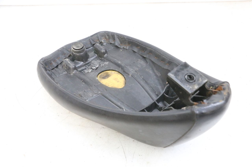 photo de SELLE PEUGEOT LUDIX 50 (2008 - 2017) - Gros plan technique