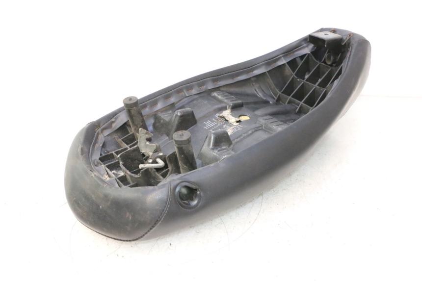 photo de SELLE PEUGEOT LUDIX 50 (2005 - 2007) - Gros plan technique