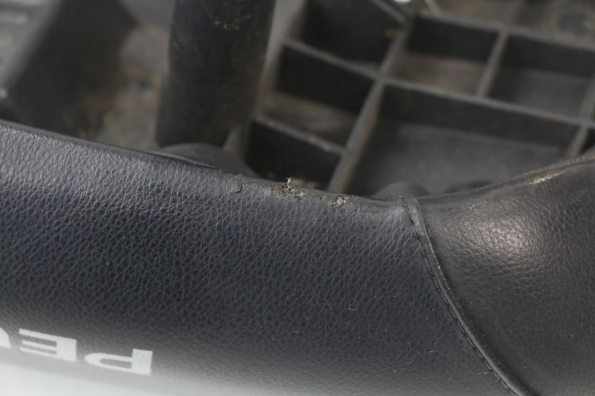 photo de SELLE PEUGEOT LUDIX ONE 50 (2004 - 2006) - Autre angle de vue