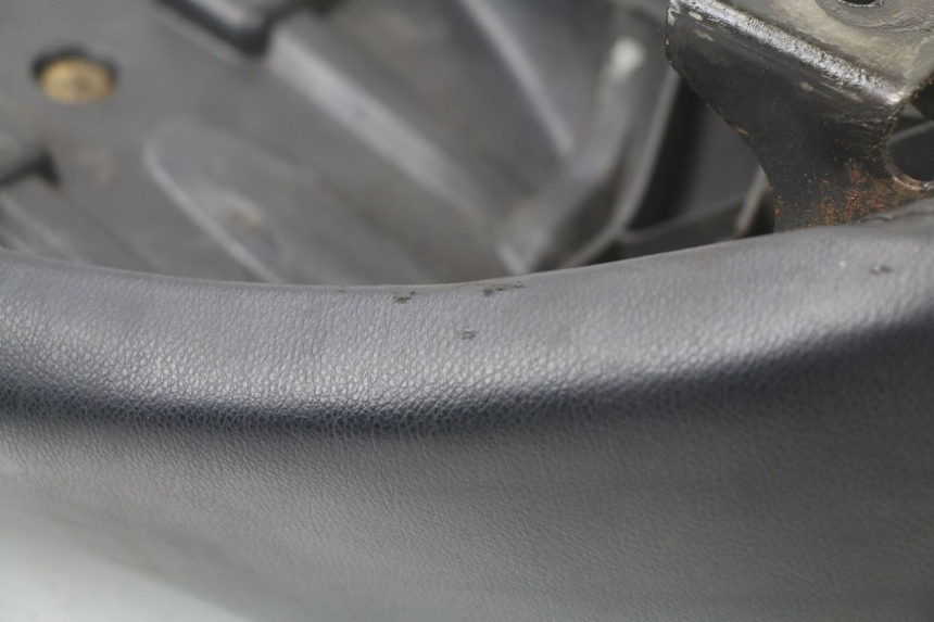 photo de SELLE PEUGEOT LUDIX ONE 50 (2004 - 2006) - Marquages et références