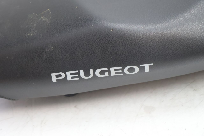 photo de SELLE PEUGEOT LUDIX ONE 50 (2004 - 2013) - Points de fixation