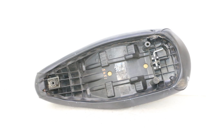 photo de SELLE PEUGEOT LUDIX ONE 50 (2004 - 2006) - Points de fixation