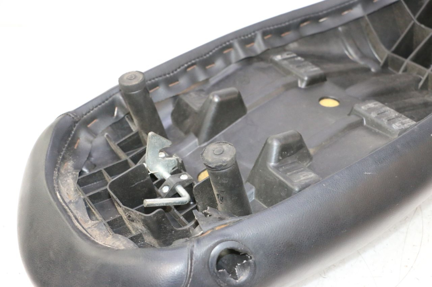 photo de SELLE PEUGEOT LUDIX SNAKE 2T 50 (2004 - 2014) - Détails caractéristiques