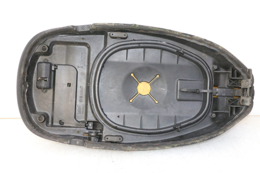 photo de SELLE PIAGGIO LXV 4T 50 (2009 - 2013) - Angle alternatif