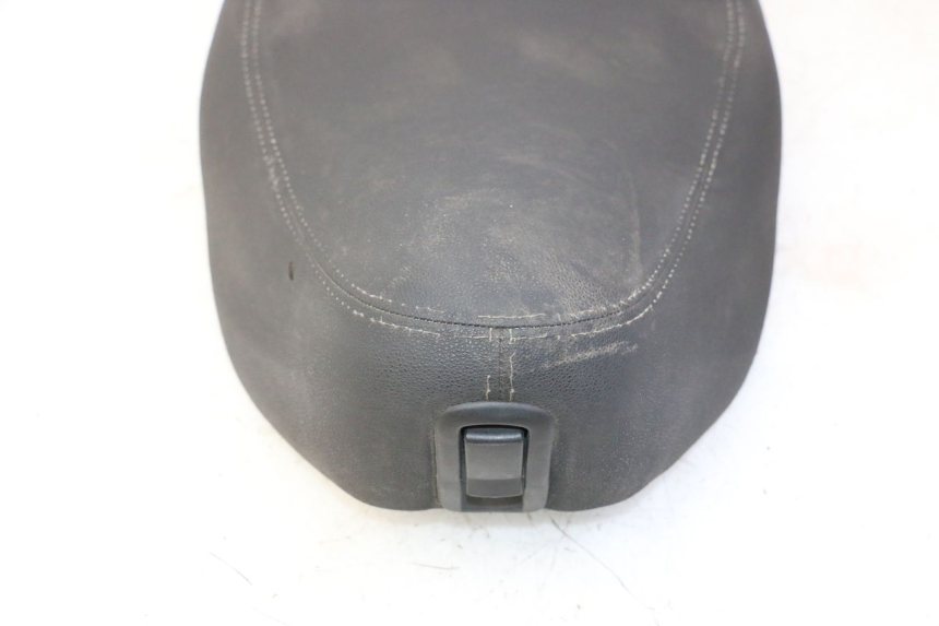 photo de SELLE PIAGGIO LXV 4T 50 (2009 - 2013) - Points de fixation