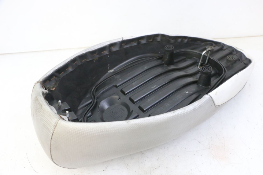 photo de SELLE MBK BOOSTER SPIRIT NAKED 50 (2004 - 2017) - Détail de la pièce