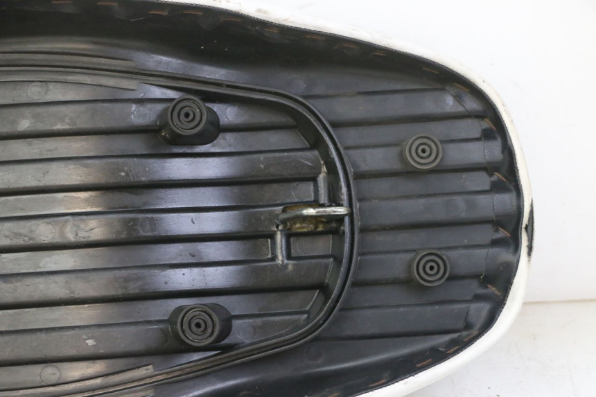 photo de SELLE MBK BOOSTER SPIRIT NAKED 50 (2004 - 2017) - Vue produit