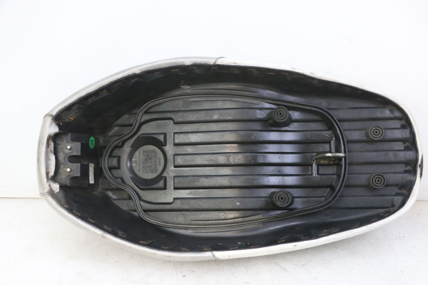 photo de SELLE MBK BOOSTER SPIRIT NAKED 50 (2004 - 2017) - Détails caractéristiques