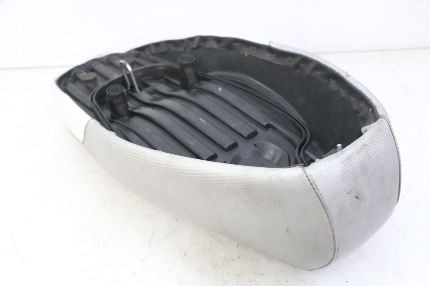 photo de SELLE MBK BOOSTER SPIRIT NAKED 50 (2004 - 2017) - Autre angle de vue