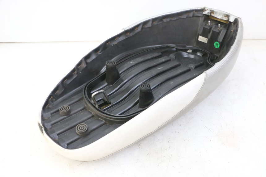 photo de SELLE MBK BOOSTER SPIRIT NAKED 50 (2004 - 2017) - Gros plan technique