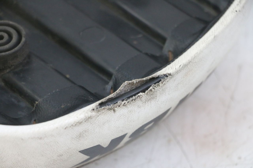 photo de SELLE MBK BOOSTER SPIRIT NAKED 50 (2004 - 2017) - État de surface