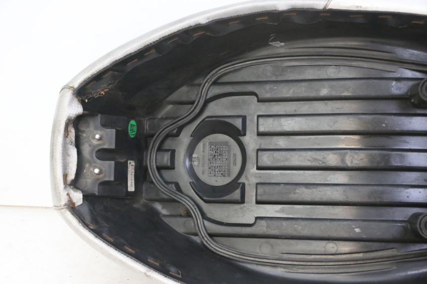 photo de SELLE MBK BOOSTER SPIRIT NAKED 50 (2004 - 2017) - Marquages et références