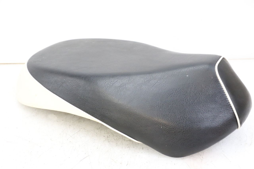 photo de SELLE SYM MIO 50 (2011 - 2017) - Marquages et références