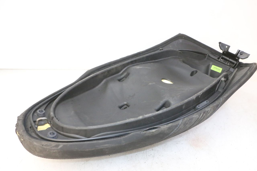 photo de SELLE PIAGGIO MP3 HPE 310 (2024 - 2025) - Zoom état d’usage