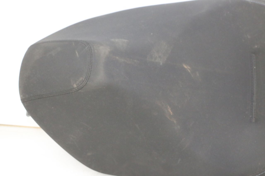 photo de SELLE PIAGGIO MP3 HPE 310 (2024 - 2025) - Zoom état d’usage