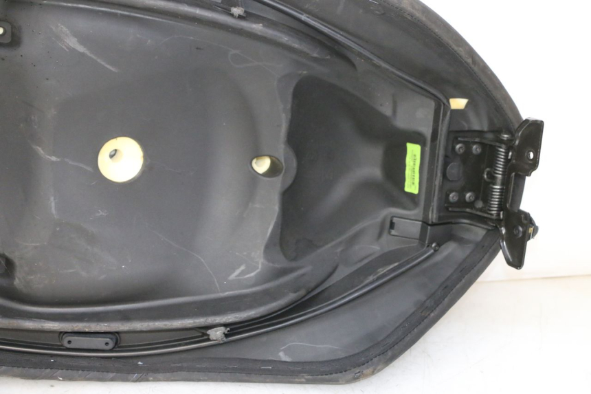 photo de SELLE PIAGGIO MP3 HPE 310 (2024 - 2025) - Marquages et références