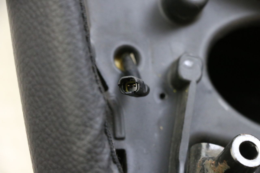 photo de SELLE PIAGGIO MP3 HPE 350 (2018 - 2020) - Détail de la pièce