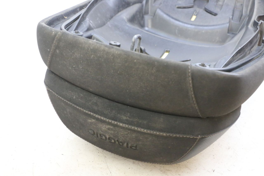 photo de SELLE PIAGGIO MP3 HPE 350 (2018 - 2020) - Points de fixation