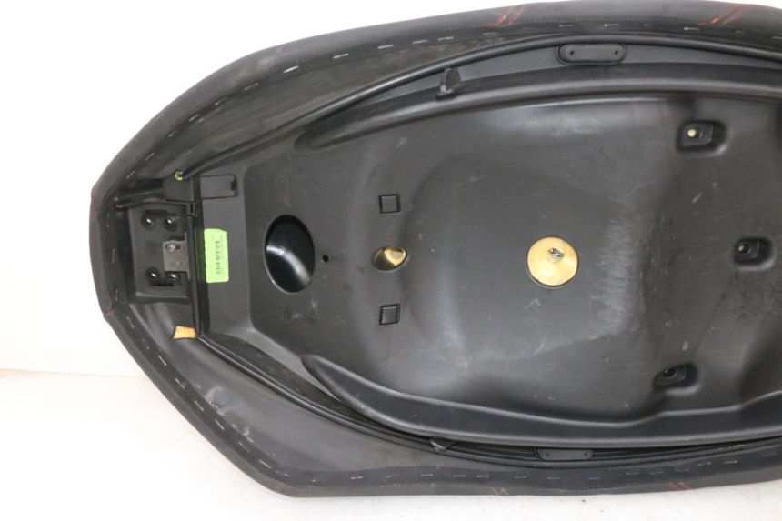 photo de SELLE PIAGGIO MP3 HPE 300 (2019 - 2026) - Marquages et références