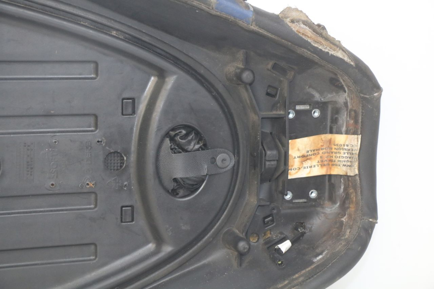 photo de SELLE PIAGGIO MP3 LT 400 (2007 - 2012) - Détails caractéristiques