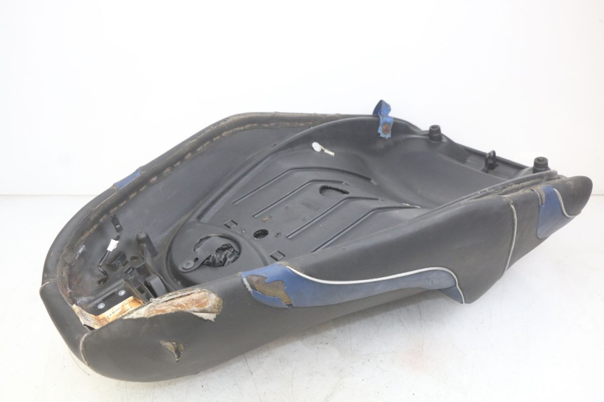 photo de SELLE PIAGGIO MP3 LT 400 (2007 - 2012) - Points de fixation