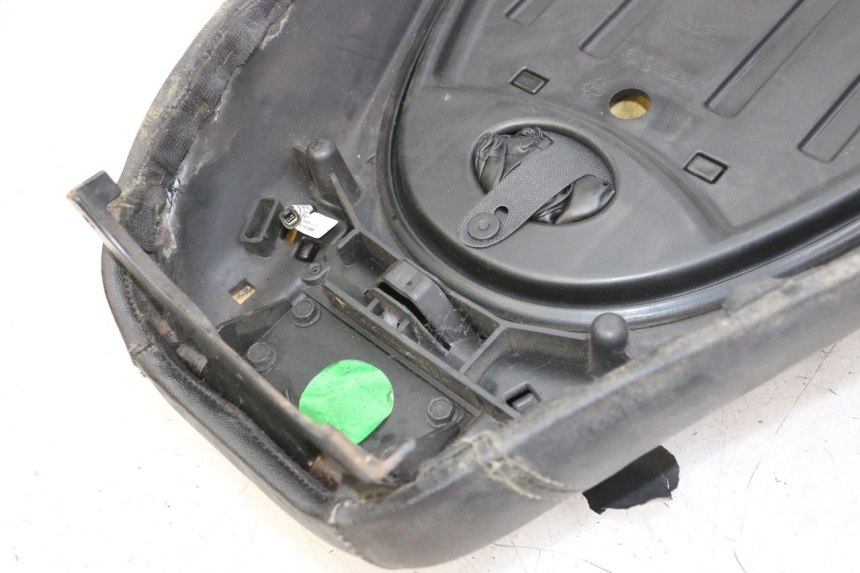 photo de SELLE PIAGGIO MP3 LT 400 (2007 - 2012) - Détail de la pièce