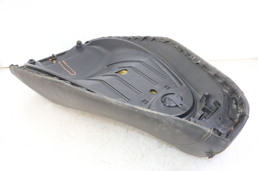 photo de SELLE PIAGGIO MP3 LT 400 (2007 - 2012) - Autre angle de vue