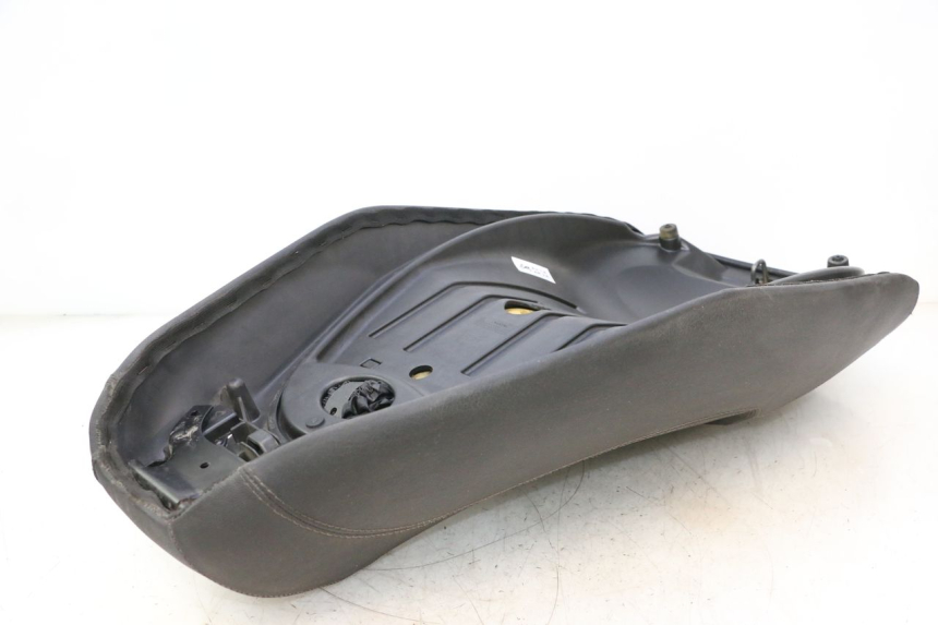 photo de SELLE PIAGGIO MP3 LT 300 (2010 - 2016) - Gros plan technique