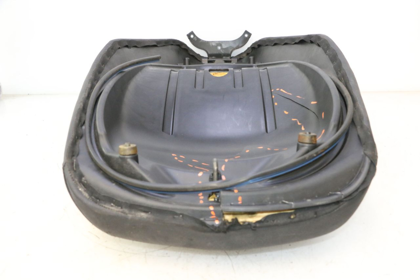 photo de SELLE PIAGGIO MP3 LT 400 (2007 - 2012) - Angle alternatif