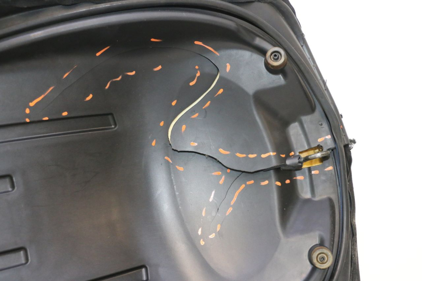 photo de SELLE PIAGGIO MP3 LT 400 (2007 - 2012) - Autre angle de vue