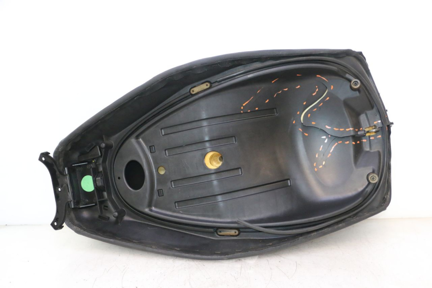 photo de SELLE PIAGGIO MP3 LT 400 (2007 - 2012) - Gros plan technique