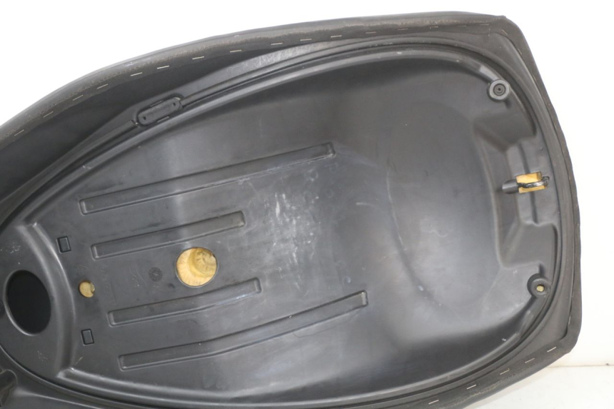 photo de SELLE PIAGGIO MP3 125 (2006 - 2014) - Détails caractéristiques