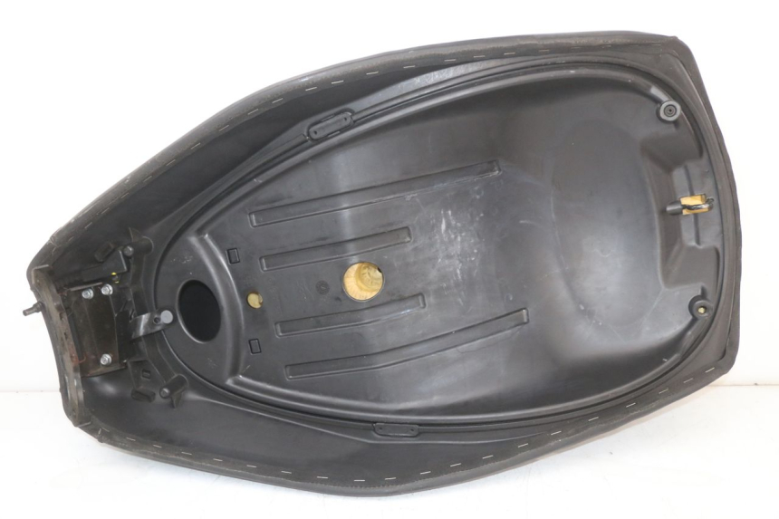 photo de SELLE PIAGGIO MP3 125 (2006 - 2014) - Marquages et références