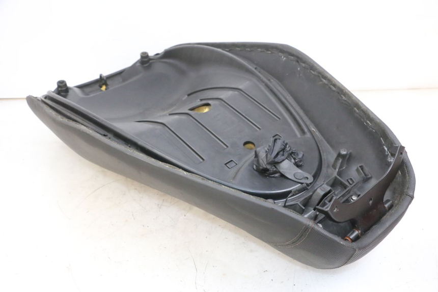 photo de SELLE PIAGGIO MP3 RL 250 (2006 - 2010) - État de surface