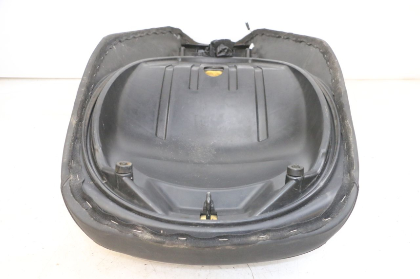 photo de SELLE PIAGGIO MP3 RL 250 (2006 - 2010) - Marquages et références