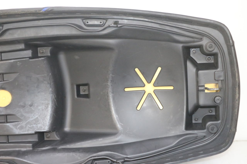 photo de SELLE PIAGGIO MP3 500 (2016 - 2018) - Points de fixation