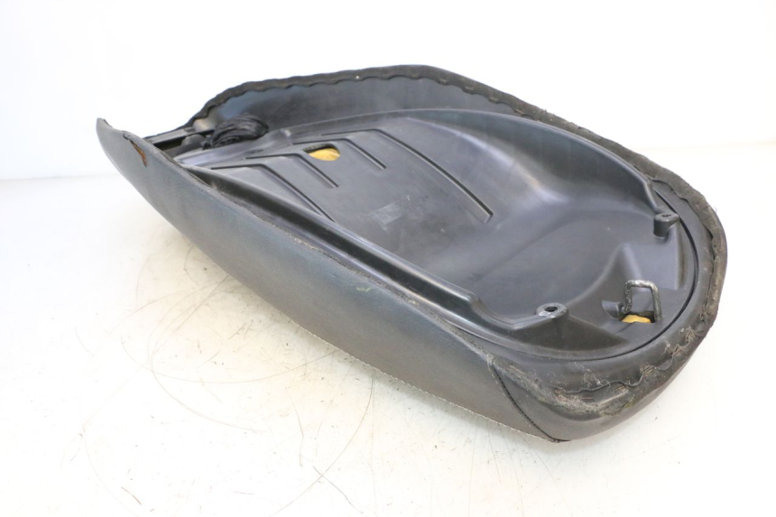 photo de SELLE PIAGGIO MP3 RL 250 (2006 - 2010) - Marquages et références