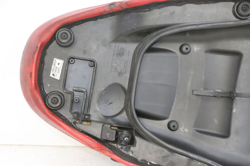 photo de SELLE PIAGGIO NEW TYPHOON 50 (2018 - 2021) - Détail de la pièce