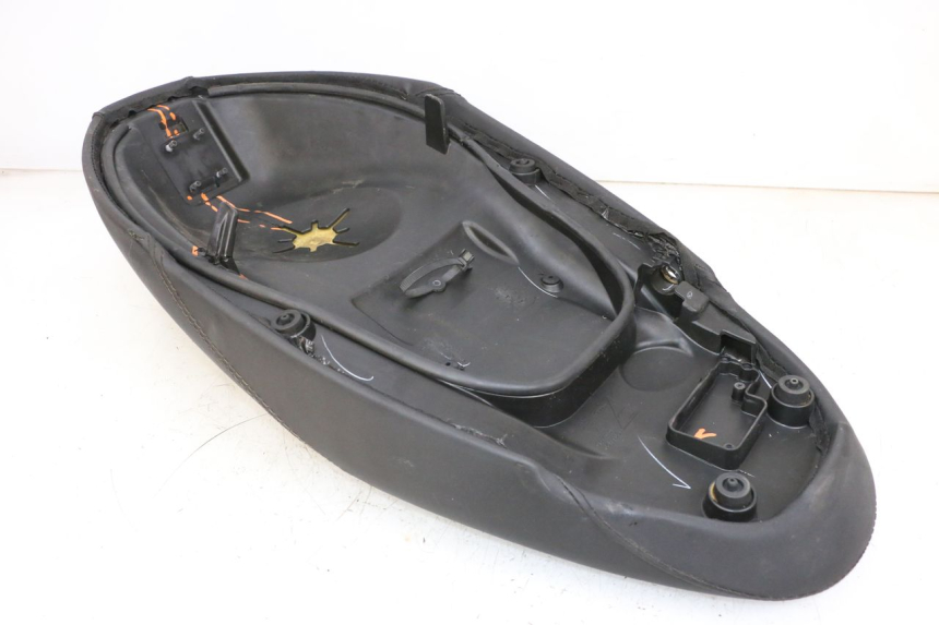 photo de SELLE PIAGGIO NEW TYPHOON 50 (2018 - 2021) - Zoom composants