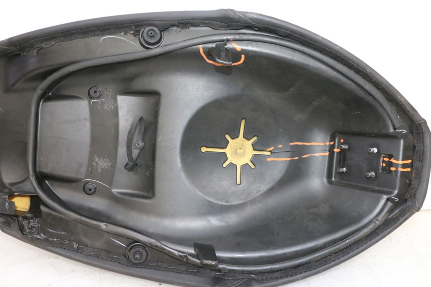 photo de SELLE PIAGGIO NEW TYPHOON 50 (2018 - 2021) - Aperçu profil