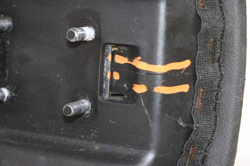 photo de SELLE PIAGGIO NEW TYPHOON 50 (2018 - 2021) - Détail de la pièce