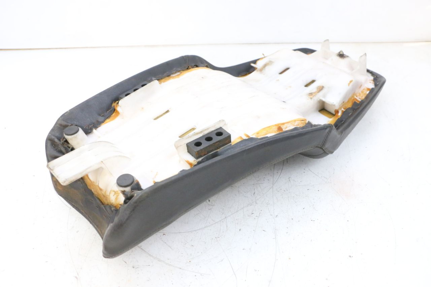 photo de SELLE HONDA NSR R 125 (1994 - 2003) - Points de fixation