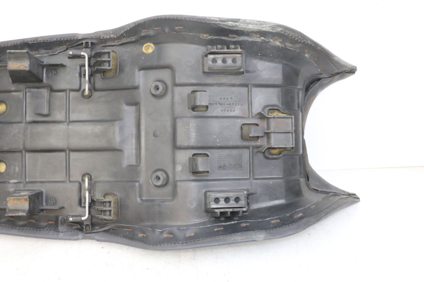 photo de SELLE HONDA NTV DEAUVILLE 650 (1998 - 2001) - Détails caractéristiques