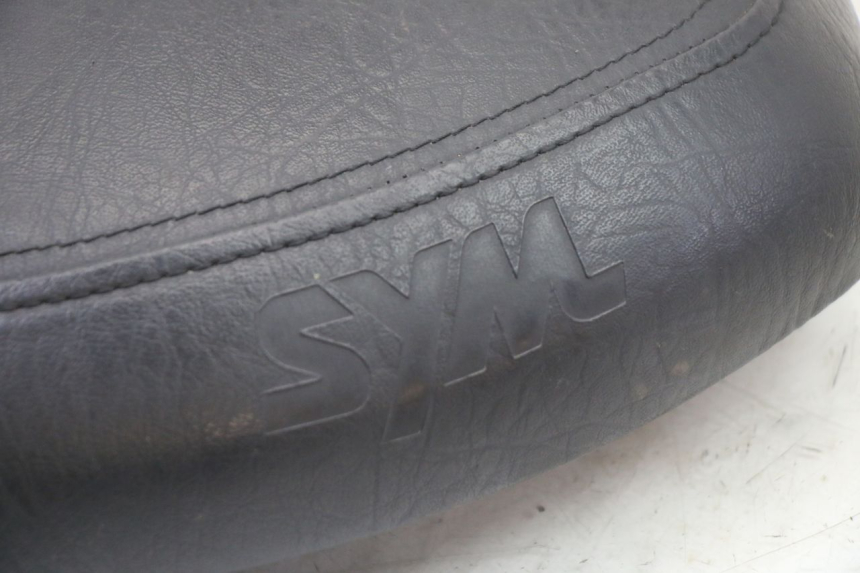 photo de SELLE SYM ORBIT III 3 4T 50 (2021 - 2025) - Points de fixation