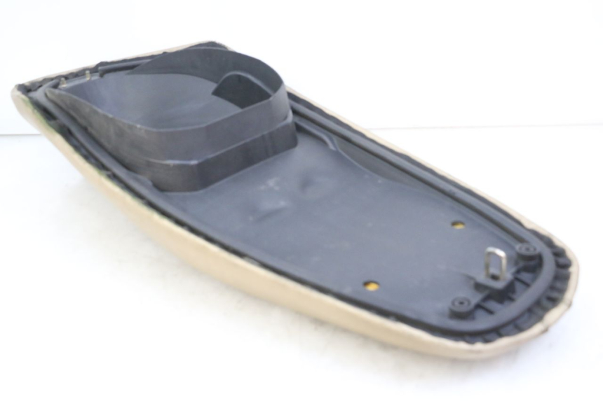 photo de SELLE PEUGEOT BELVILLE 125 (2017 - 2021) - Détails caractéristiques