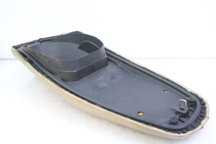 photo de SELLE PEUGEOT BELVILLE 125 (2017 - 2021) - État de surface