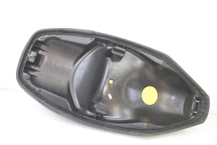 photo de SELLE PEUGEOT CITYSTAR 125 (2011 - 2017) - État de surface