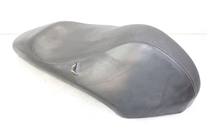 photo de SELLE PEUGEOT KISBEE 2T 50 (2010 - 2017) - Détail de la pièce